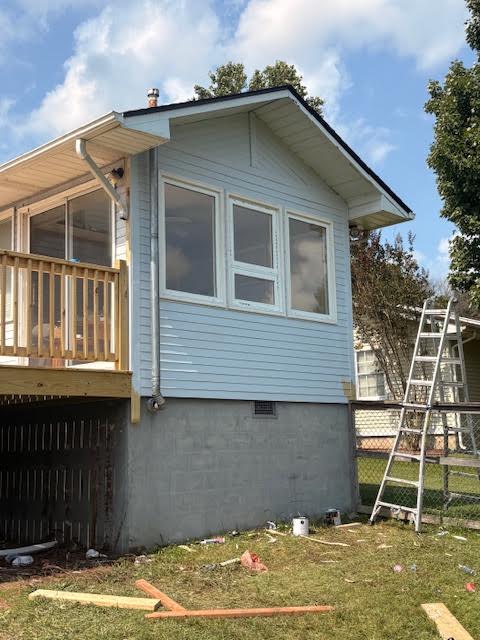 Corner of the finished deck where it wraps to the light blue sunroom addition